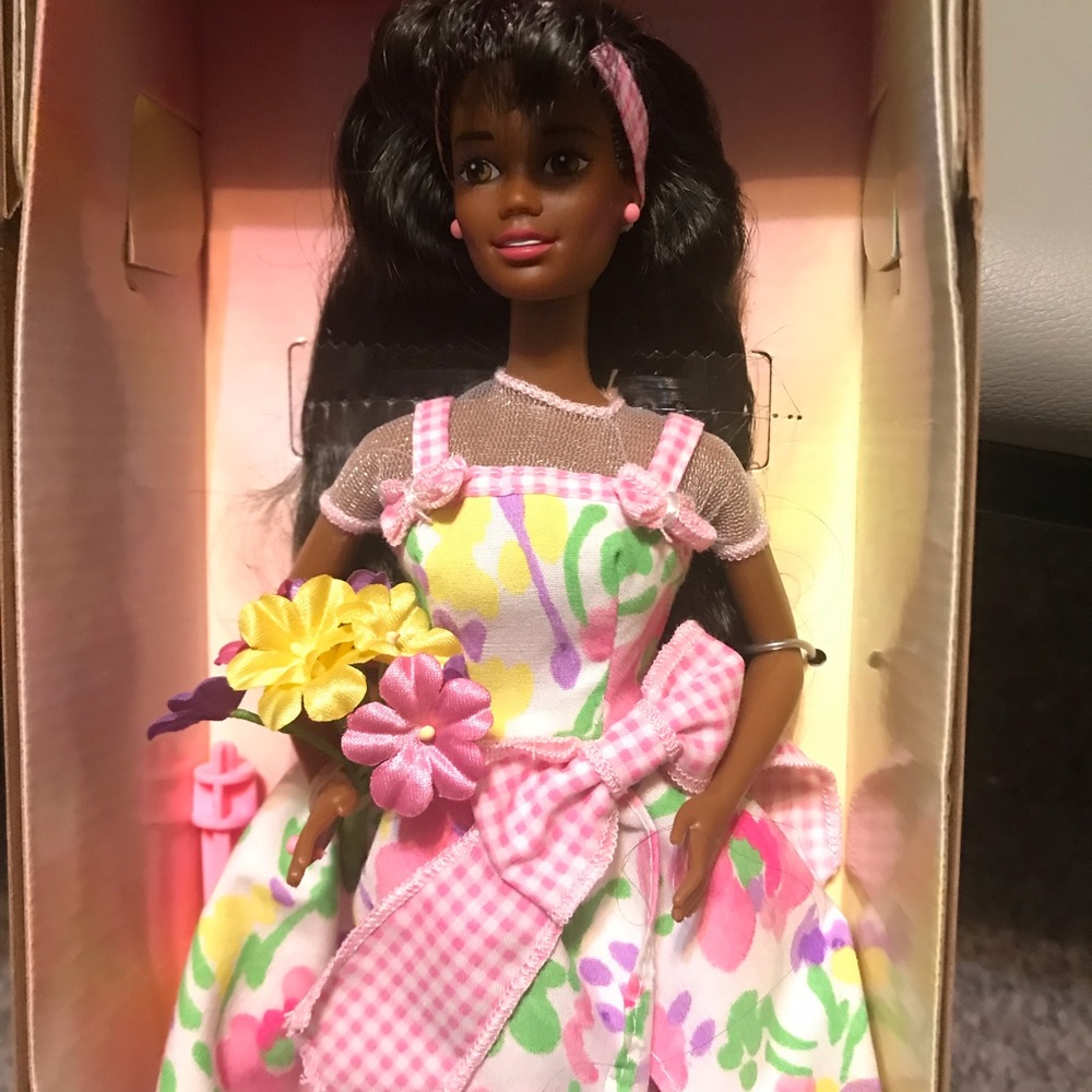 Spring Petals Barbie. New. 1996